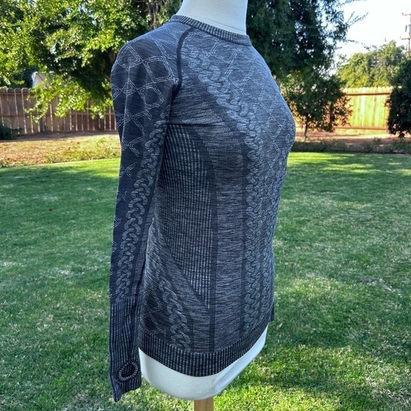 Lululemon Rest Less Long Sleeve Pullover Top Size 6 / 8 - Picture 3 of 8